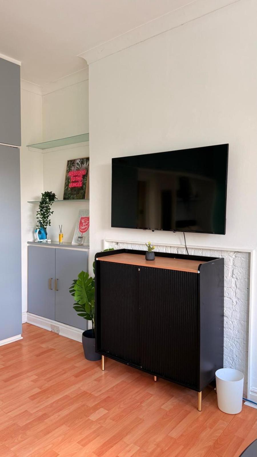 Large Flat Close To Tube Station Zone 2 Appartamento